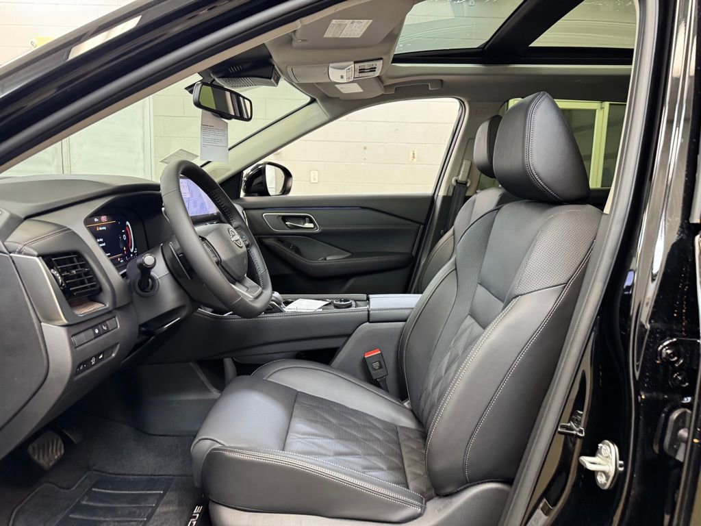 New 2026 Nissan Rogue Platinum AWD/4WD image 12