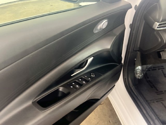 Used 2024 Hyundai Elantra SEL FWD image 14