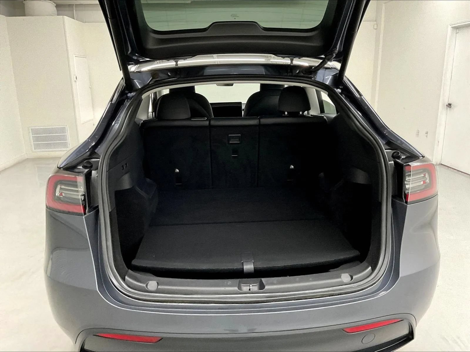 Used 2023 Tesla Model Y Long Range AWD/4WD image 47