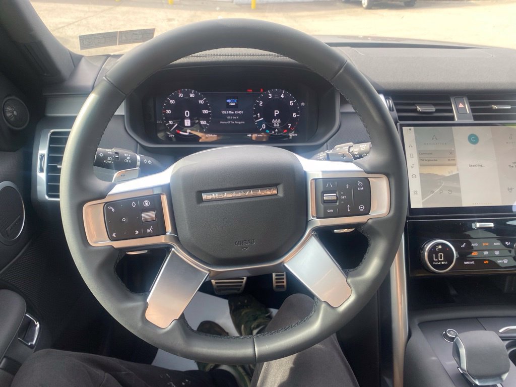 Used 2025 Land Rover Discovery Dynamic SE AWD/4WD image 13