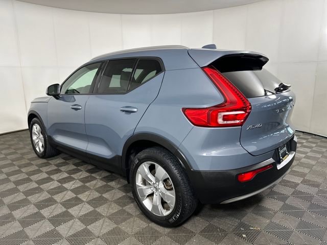 Used 2020 Volvo XC40 T5 Momentum image 5