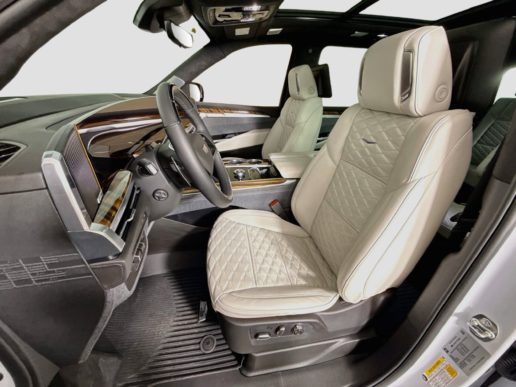 Used 2026 Cadillac Escalade ESV Platinum Sport w/ LPO, ONYX Package AWD/4WD image 22