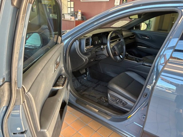 Used 2025 Toyota Crown XLE image 13