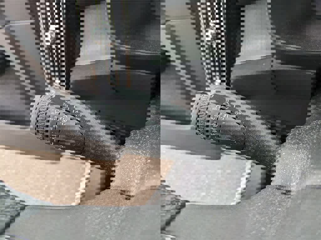 Used 2023 Volvo XC40 B5 Plus w/ Driver Assist Package image 25