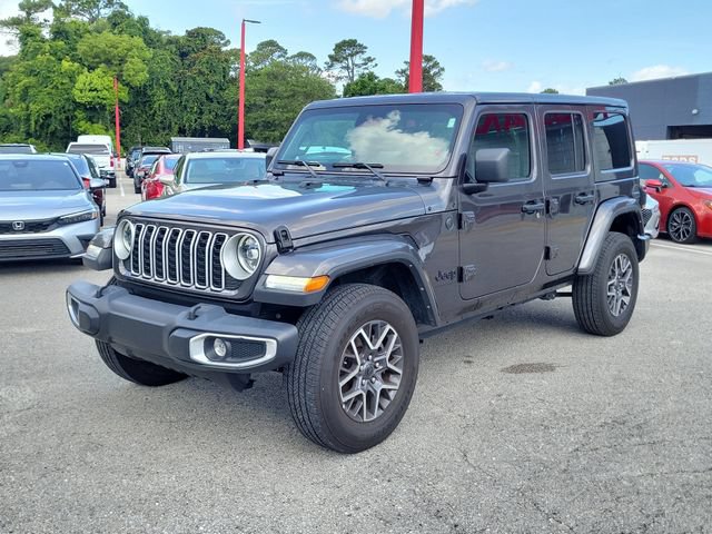 Used 2025 Jeep Wrangler Unlimited Sahara AWD/4WD image 5