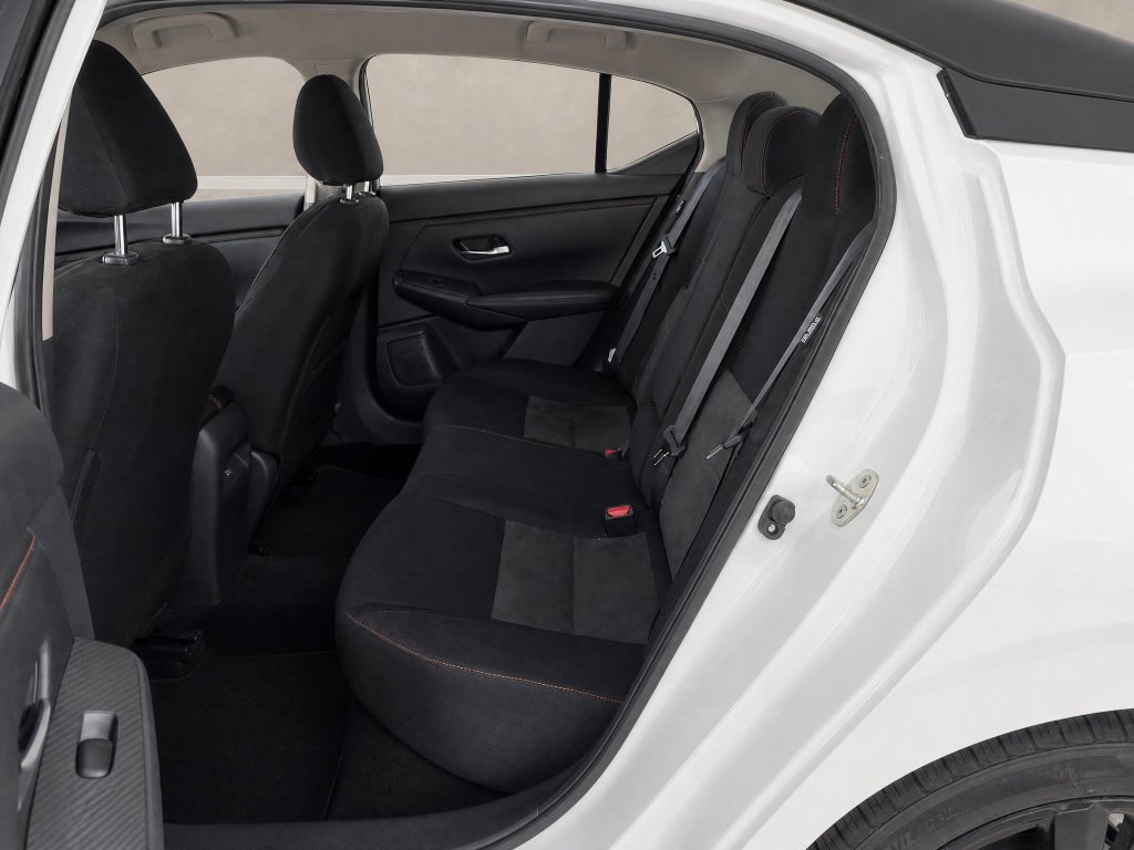 Used 2024 Nissan Sentra SR FWD image 12