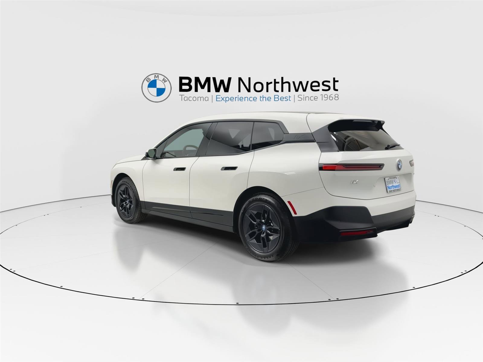 Used 2024 BMW iX xDrive50 AWD/4WD image 12