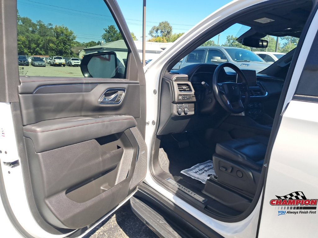 Used 2023 Chevrolet Suburban RST w/ Luxury Package AWD/4WD image 10