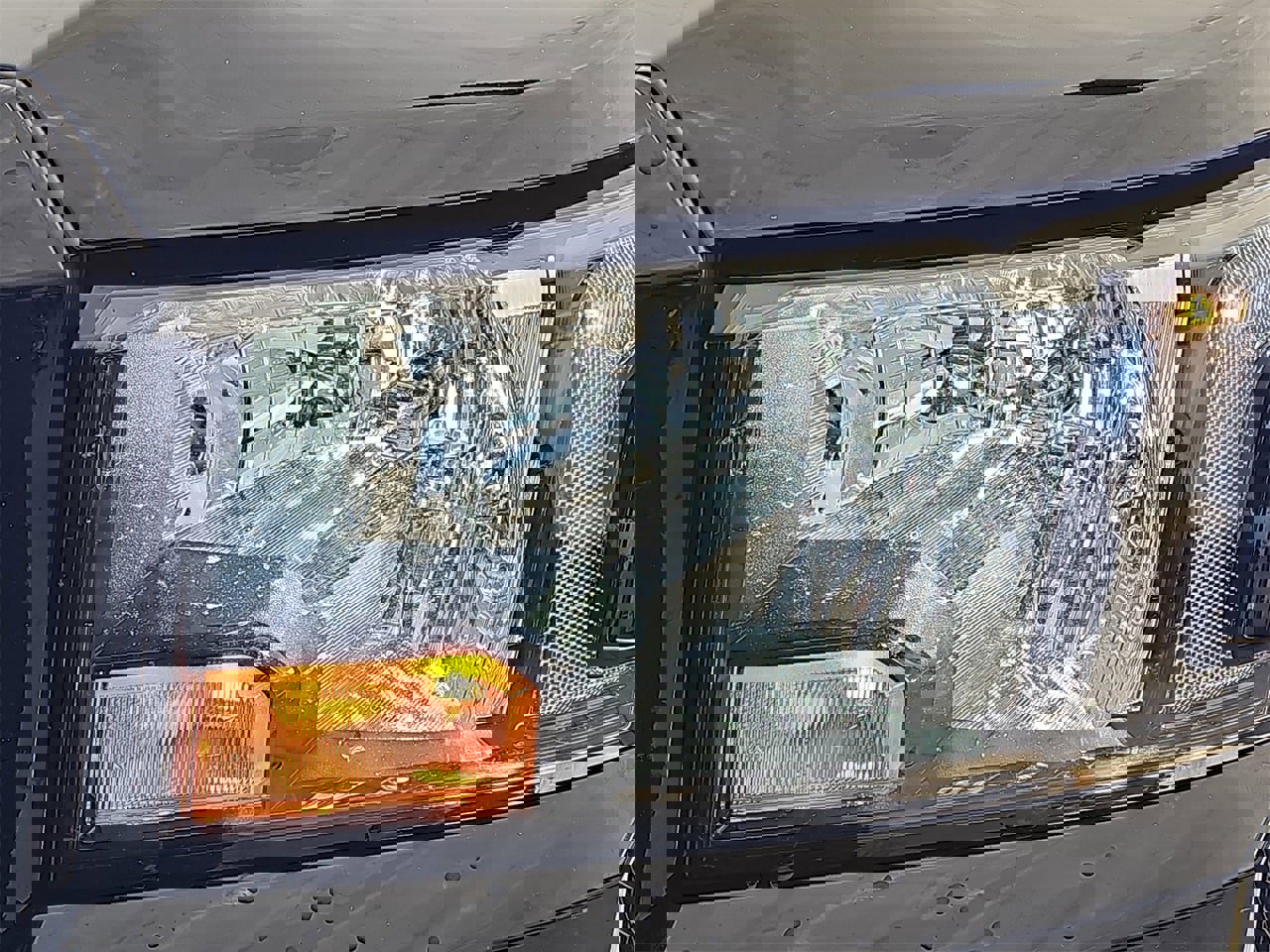 Used 2024 Nissan Frontier SV image 29