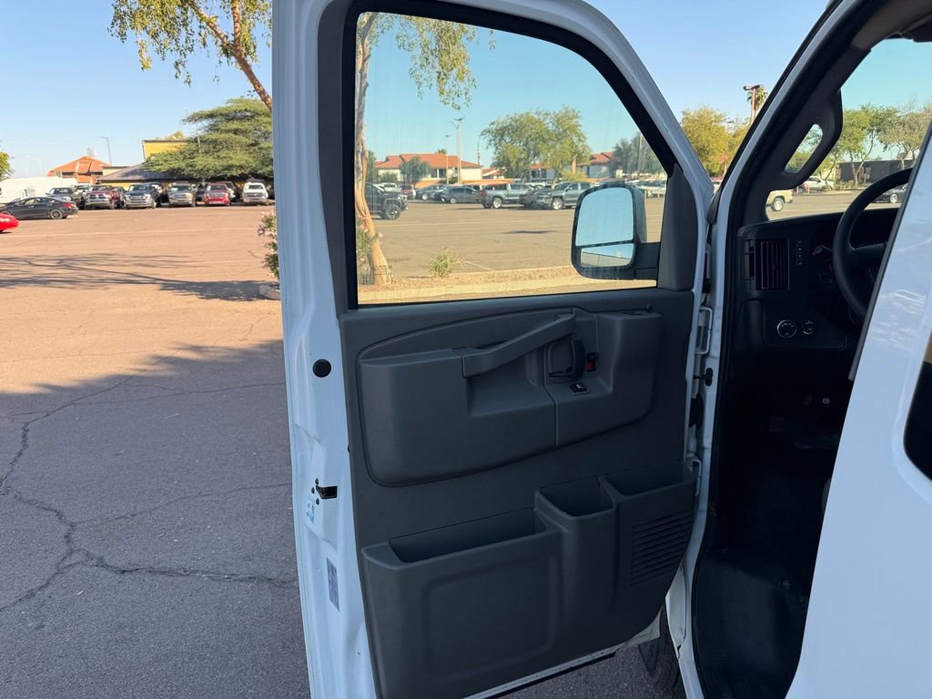 Used 2025 Chevrolet Express 3500 LT w/ LT Preferred Equipment Group image 21