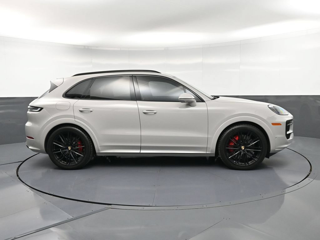Certified 2025 Porsche Cayenne GTS AWD/4WD image 9