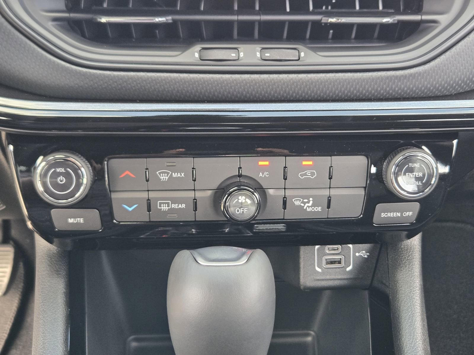 New 2026 Jeep Compass Latitude image 16