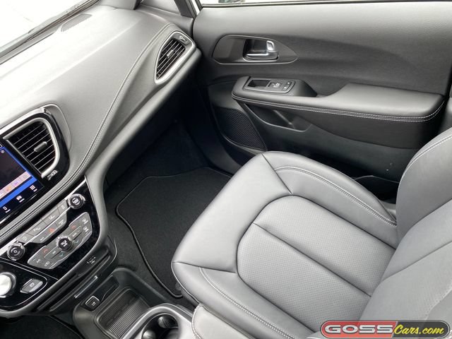New 2026 Chrysler Pacifica Select w/ S Appearance Package FWD image 16