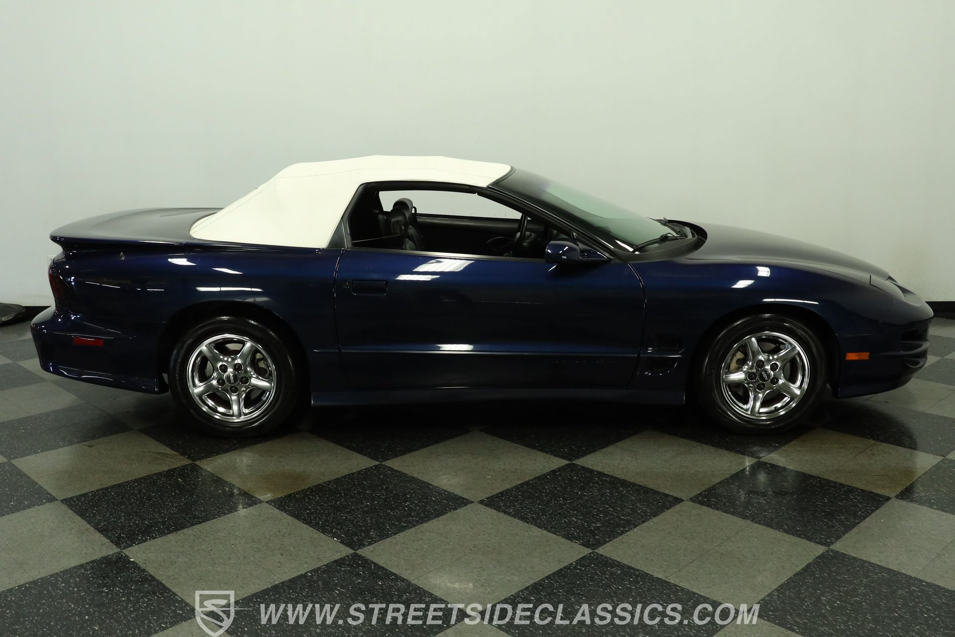 Used 2001 Pontiac Firebird Trans Am RWD image 13