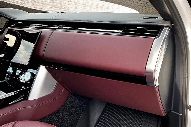 Used 2023 Land Rover Range Rover SE image 16