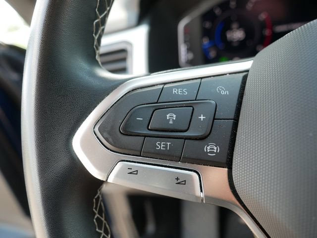 Certified 2023 Volkswagen Atlas Cross Sport SE w/ Panoramic Sunroof Package AWD/4WD image 25