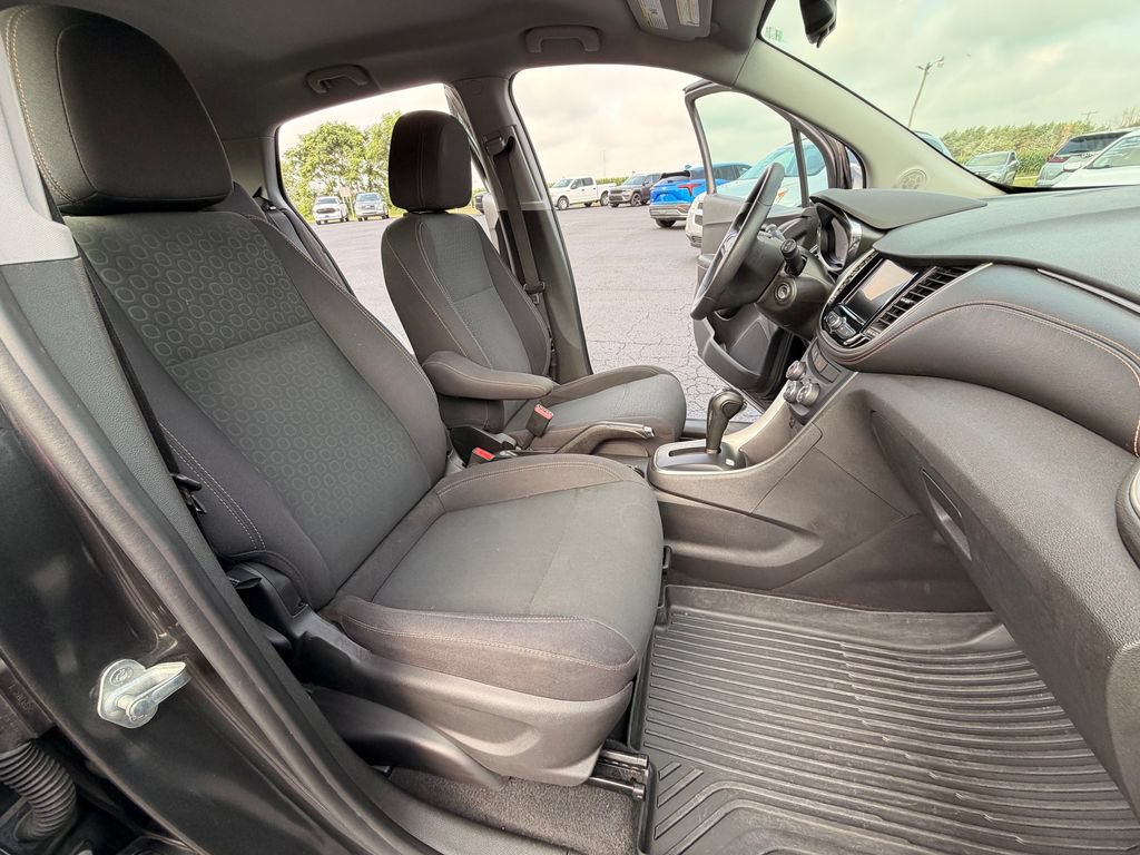 Used 2020 Chevrolet Trax LS FWD image 27
