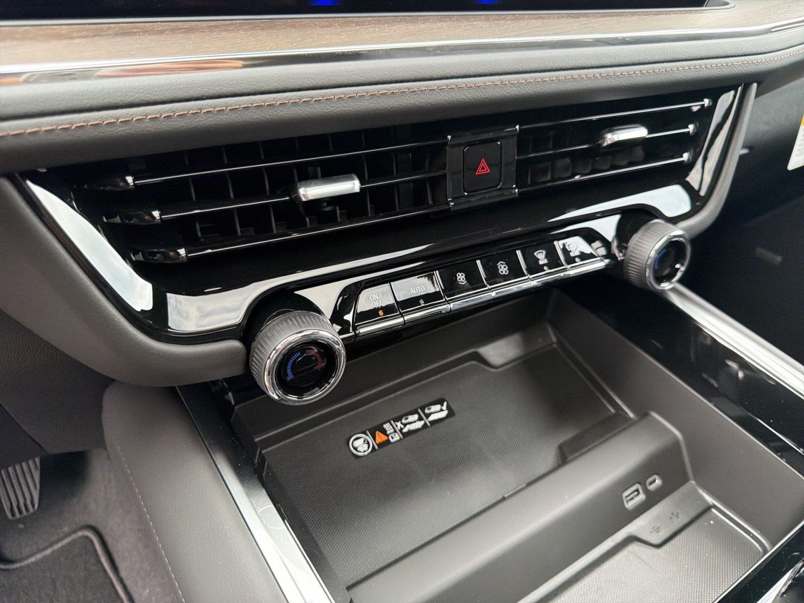 New 2026 Chevrolet Suburban High Country AWD/4WD image 15