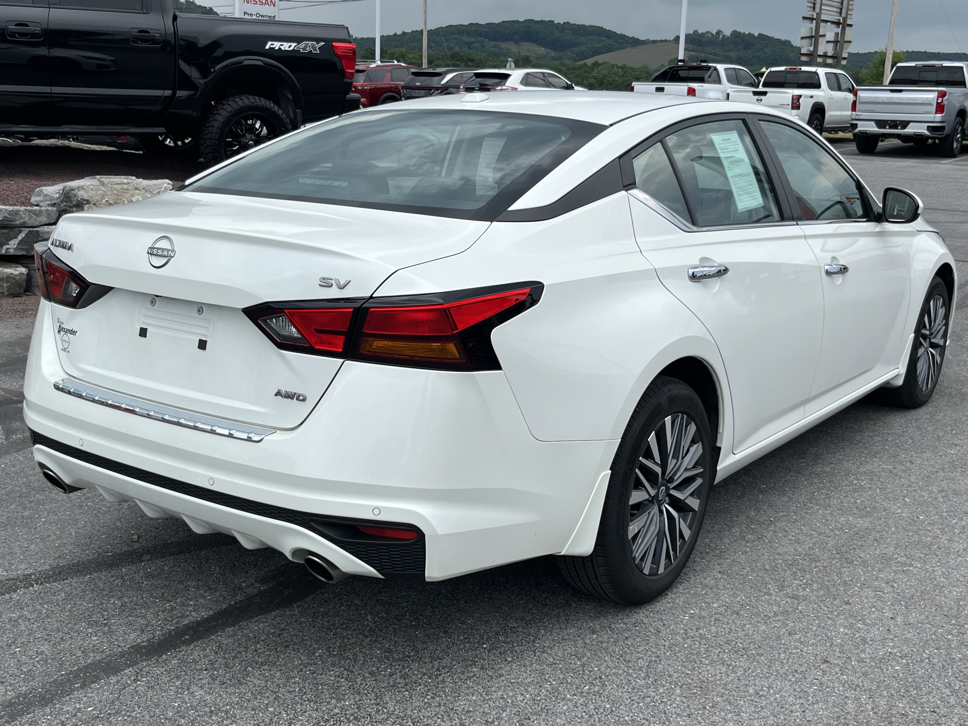 Used 2023 Nissan Altima 2.5 SV w/ SV Premium Package AWD/4WD image 6