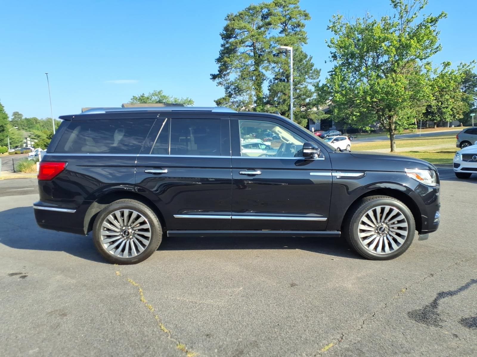 Used 2019 Lincoln Navigator Reserve AWD/4WD image 2