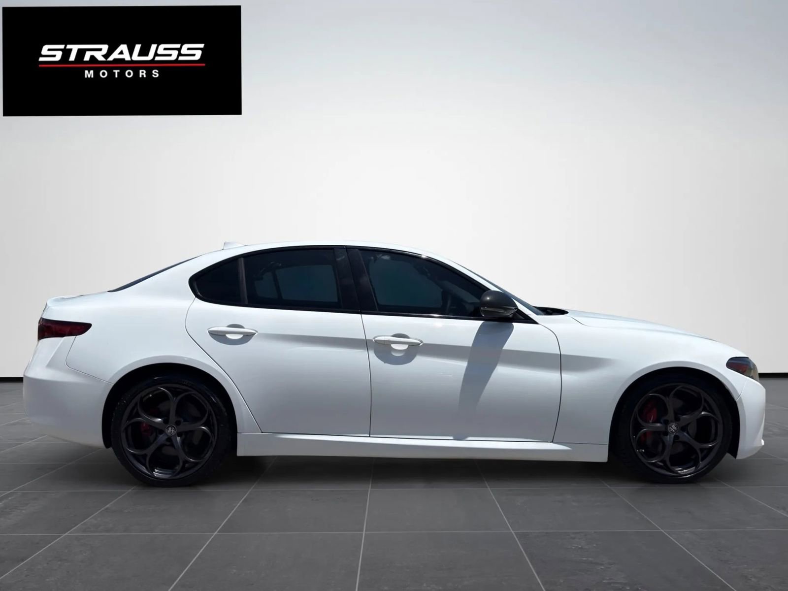 Used 2019 Alfa Romeo Giulia RWD image 5