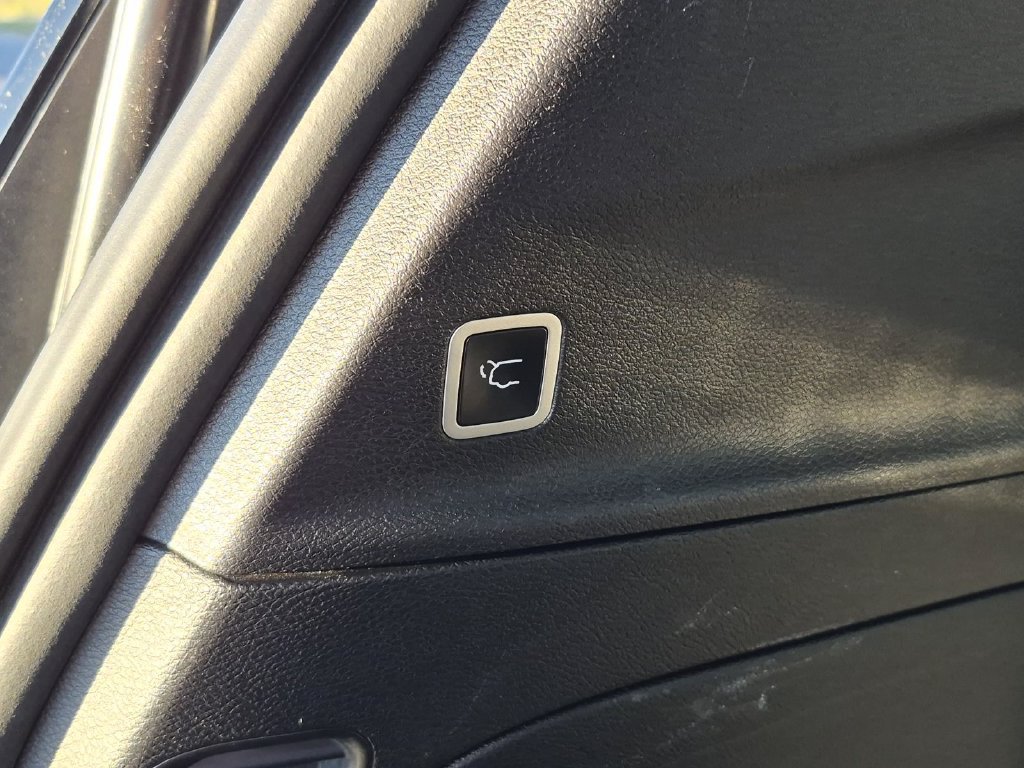 Used 2025 Chrysler Pacifica Select FWD image 9