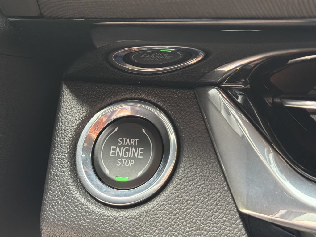 Certified 2025 Buick Envista Avenir FWD image 31