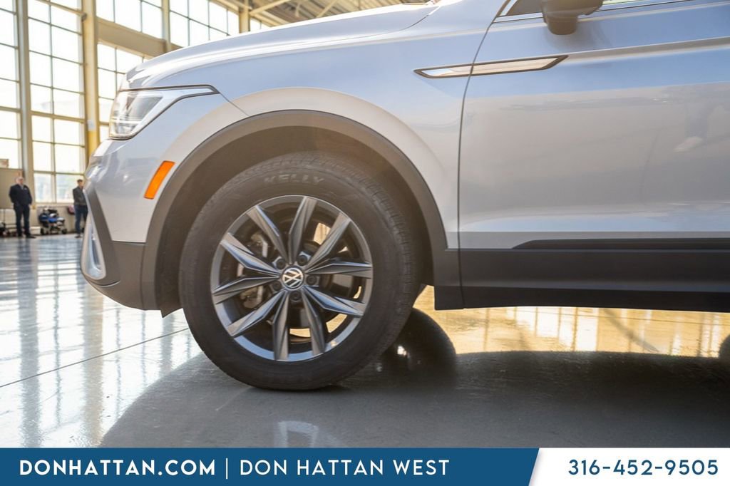 Used 2023 Volkswagen Tiguan SE FWD image 38