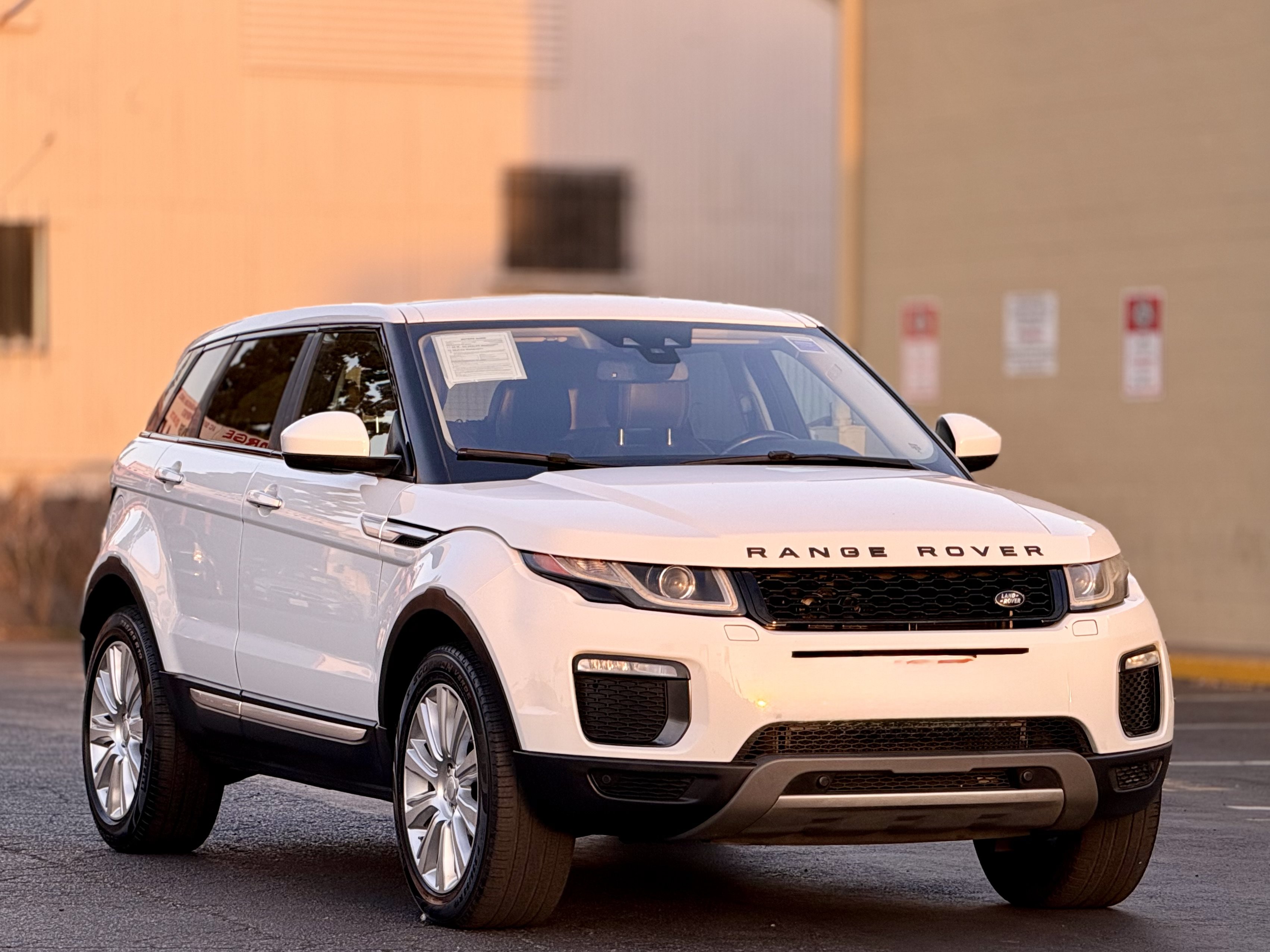Used 2016 Land Rover Range Rover Evoque HSE AWD/4WD image 3