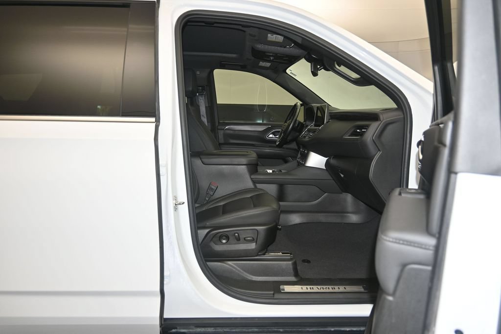 Certified 2024 Chevrolet Tahoe LT w/ LT Signature Package AWD/4WD image 31