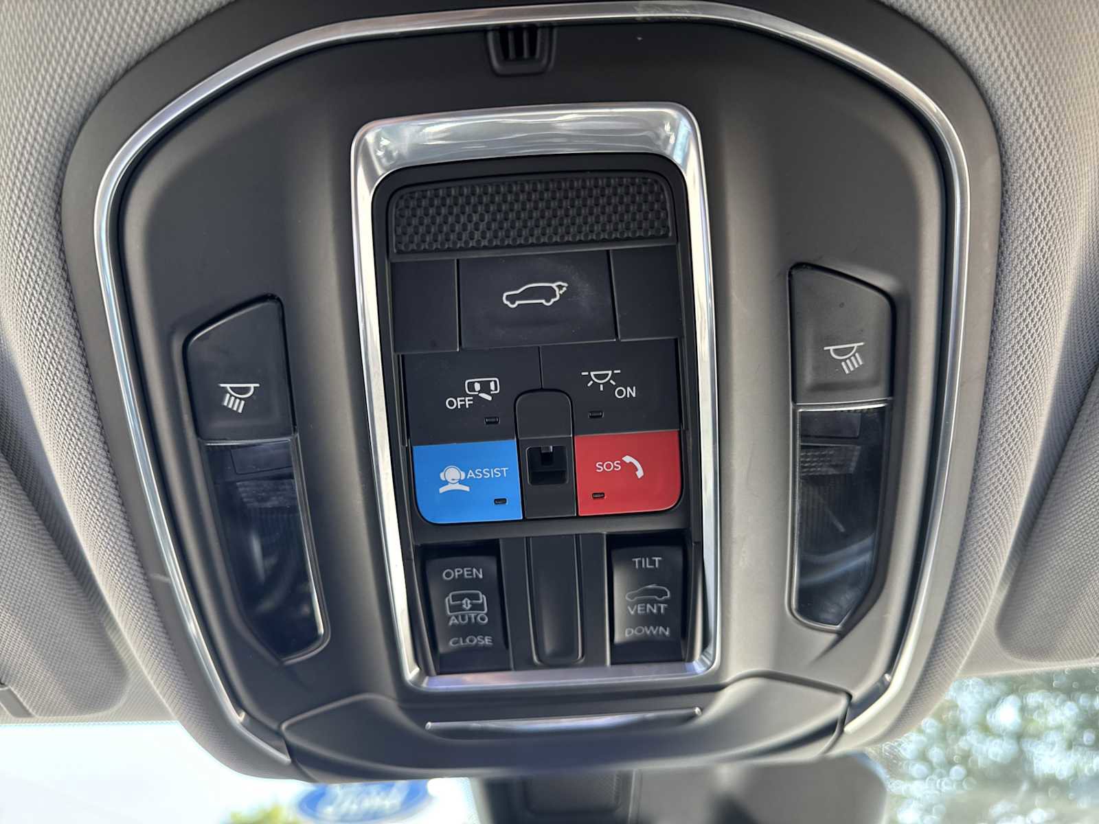 Used 2022 Jeep Grand Cherokee L Laredo w/ Luxury Tech Group I image 32