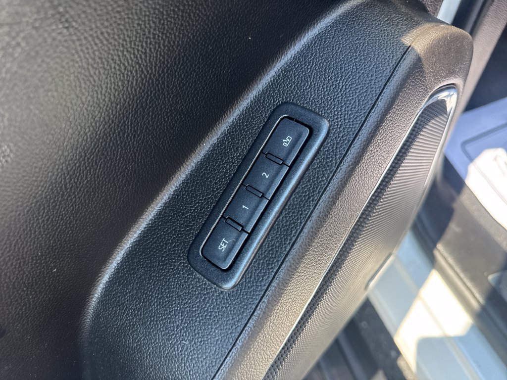 Used 2020 GMC Yukon Denali w/ Denali Ultimate Package AWD/4WD image 36