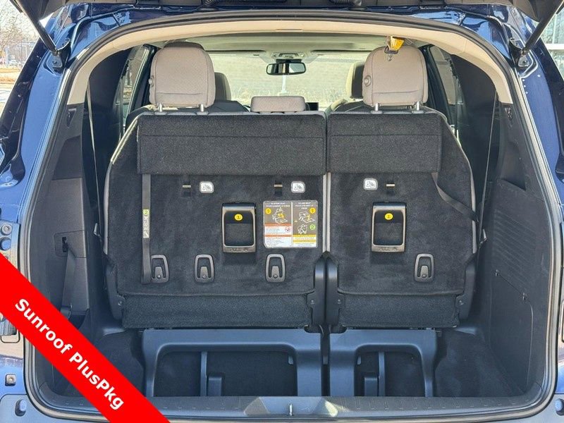 Used 2025 Toyota Sienna LE w/ LE Plus Package image 9