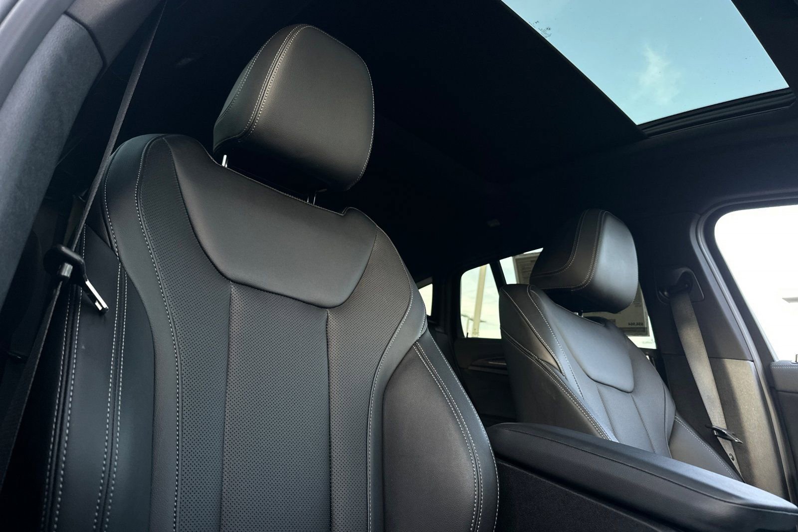 Used 2024 BMW X4 M40i image 9