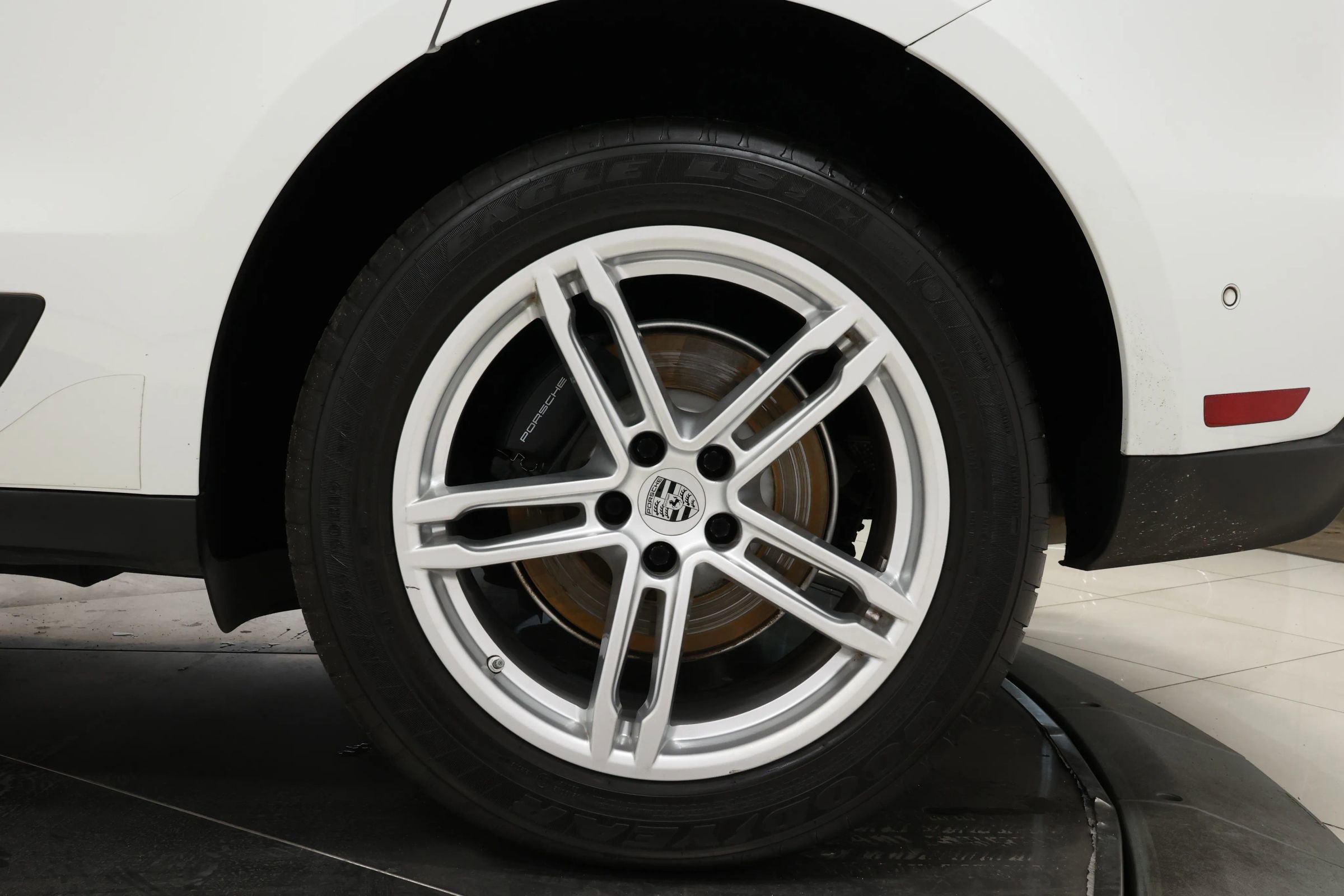 Used 2022 Porsche Macan image 90