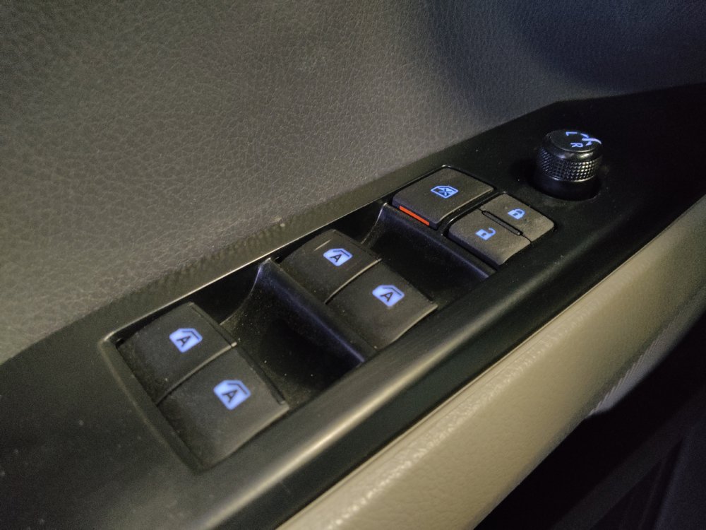 Used 2018 Toyota Camry SE FWD image 27