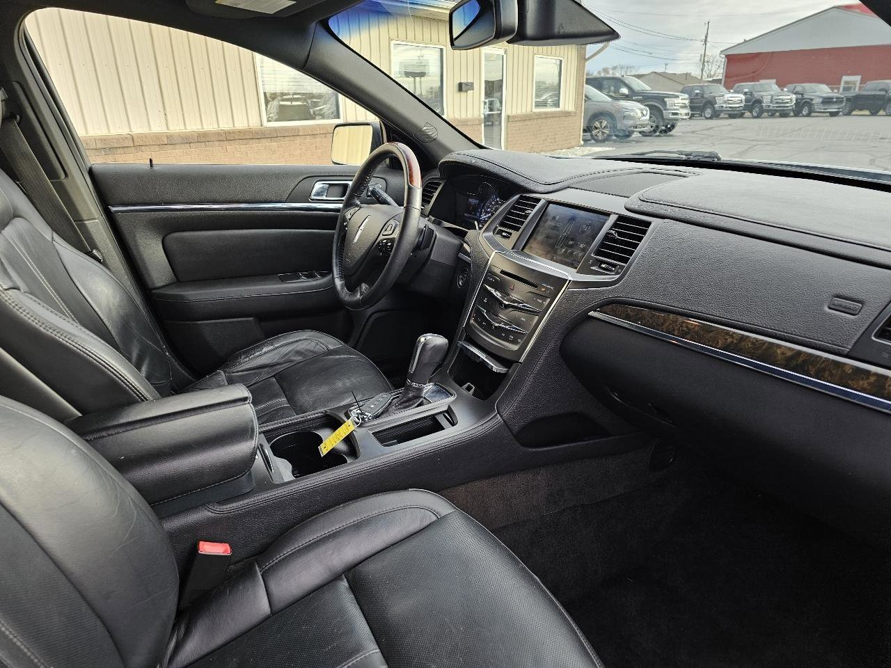 Used 2014 Lincoln MKS image 22