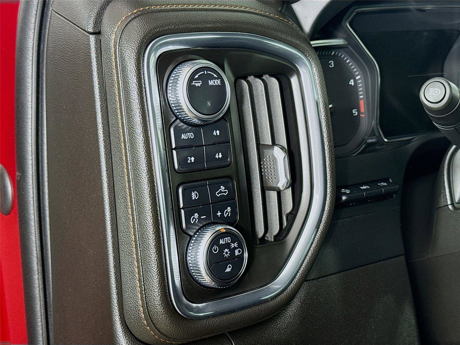 Used 2022 GMC Sierra 2500 AT4 w/ AT4 Premium Plus Package AWD/4WD image 12