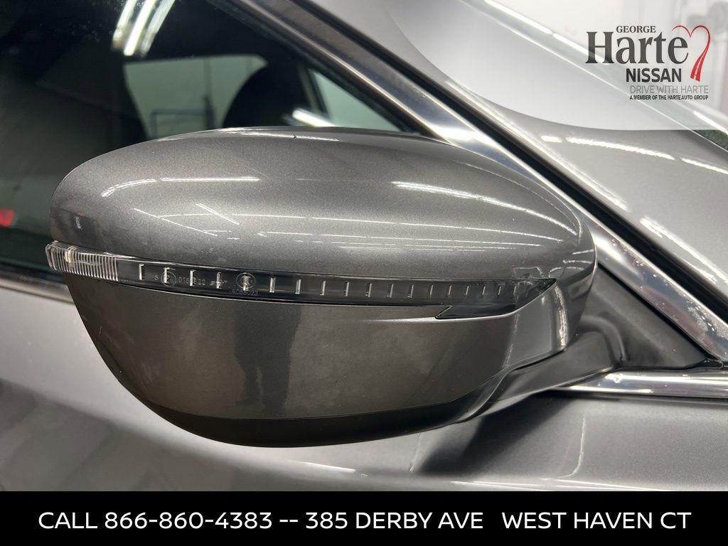 Used 2016 Nissan Rogue SV image 11
