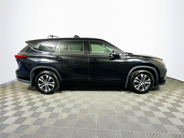 Used 2021 Toyota Highlander XLE FWD image 10