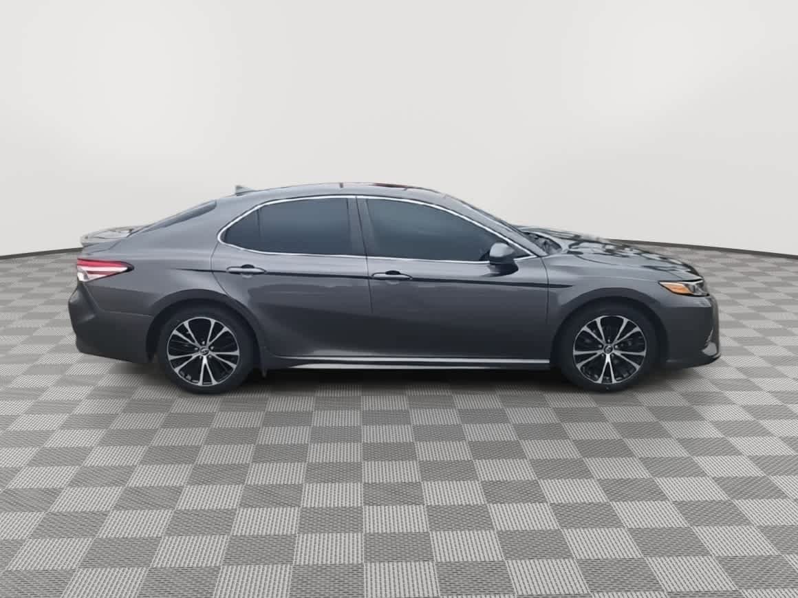 Used 2020 Toyota Camry SE FWD image 9