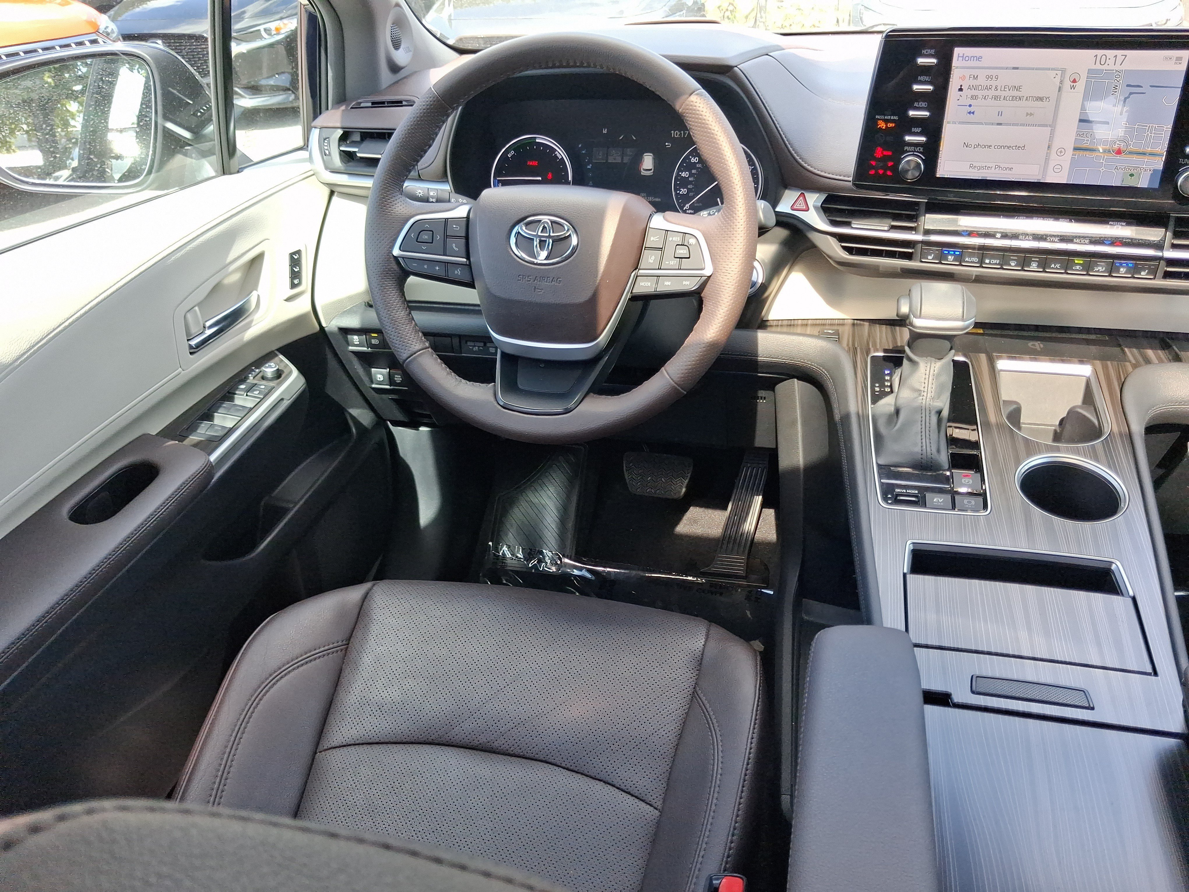 Used 2024 Toyota Sienna Platinum FWD image 9