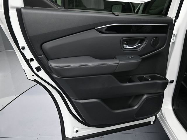 New 2025 Honda Pilot Touring image 7