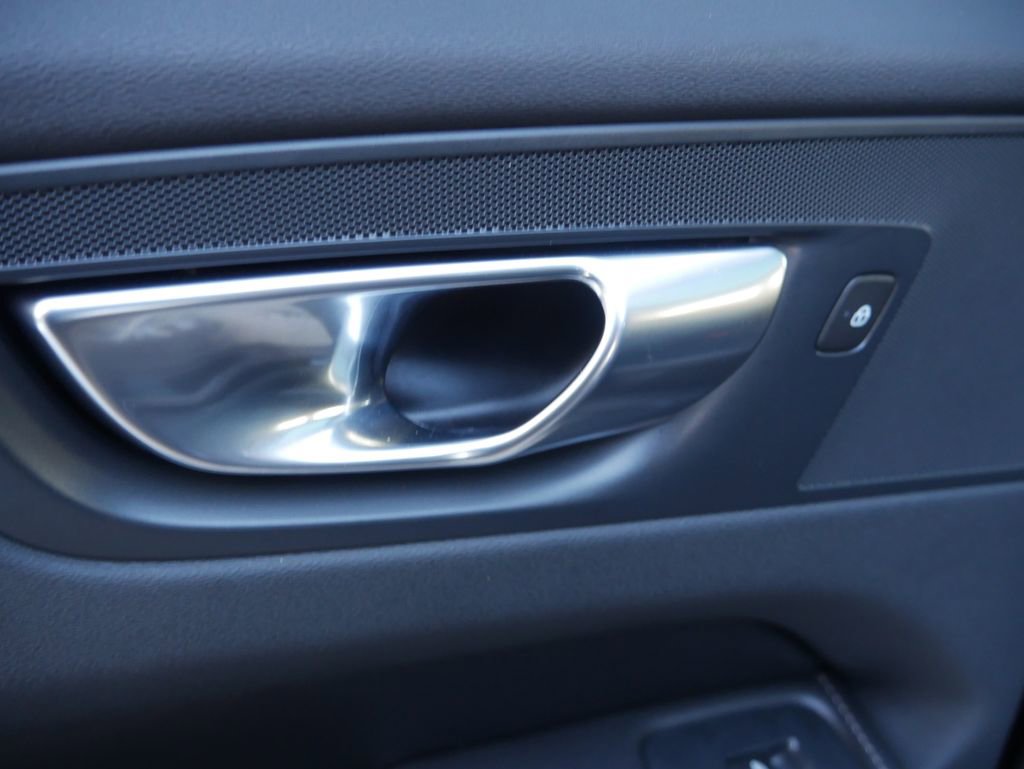 Used 2023 Volvo XC60 T8 Ultimate w/ Climate Package image 21