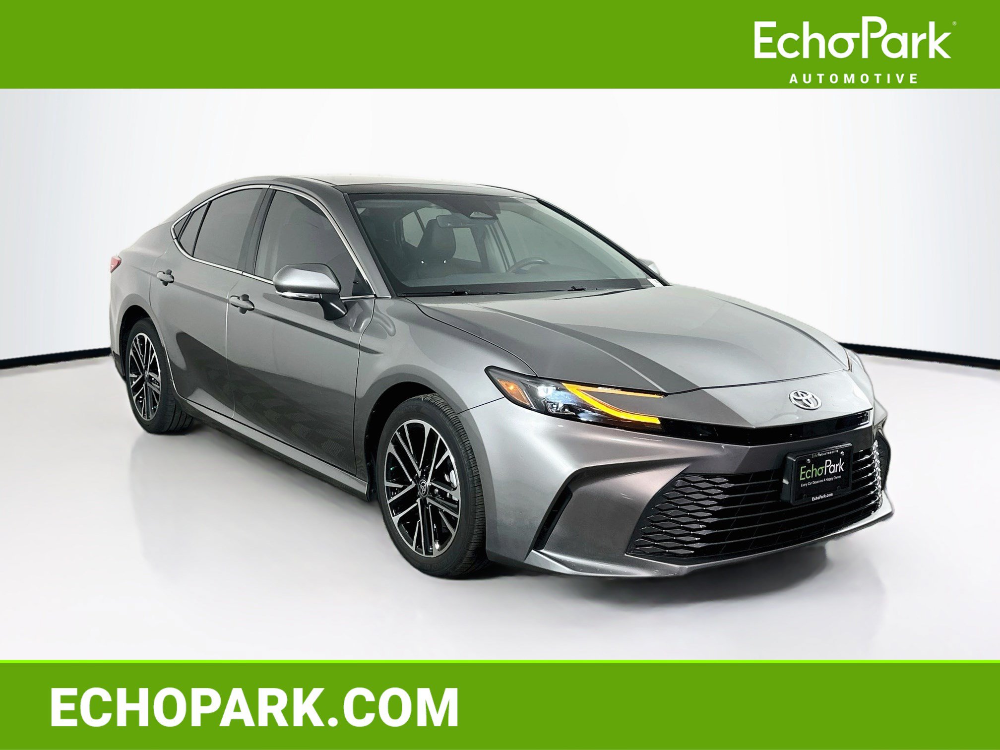 Used 2025 Toyota Camry XLE FWD image 1