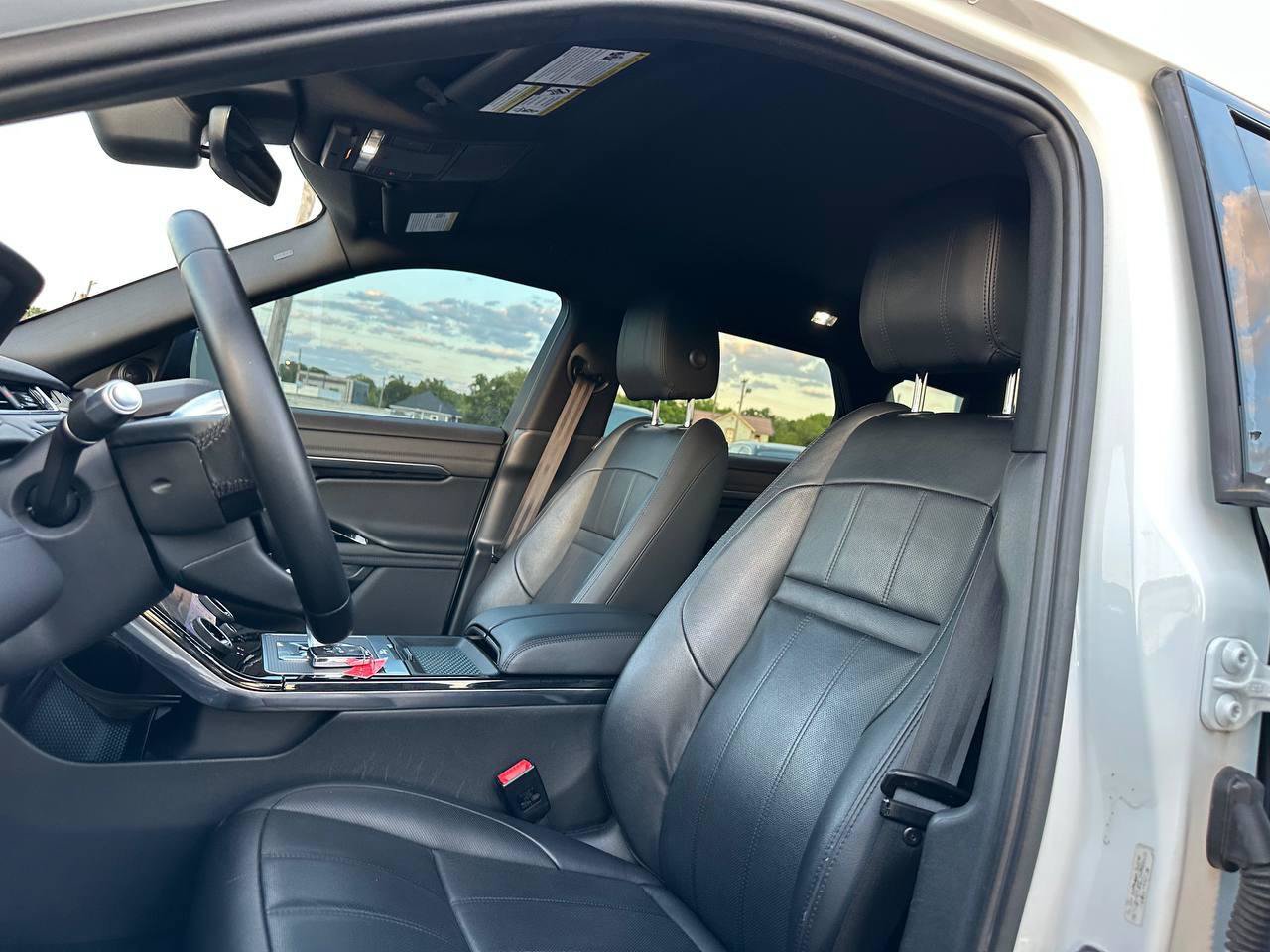 Used 2020 Land Rover Range Rover Evoque SE AWD/4WD image 17