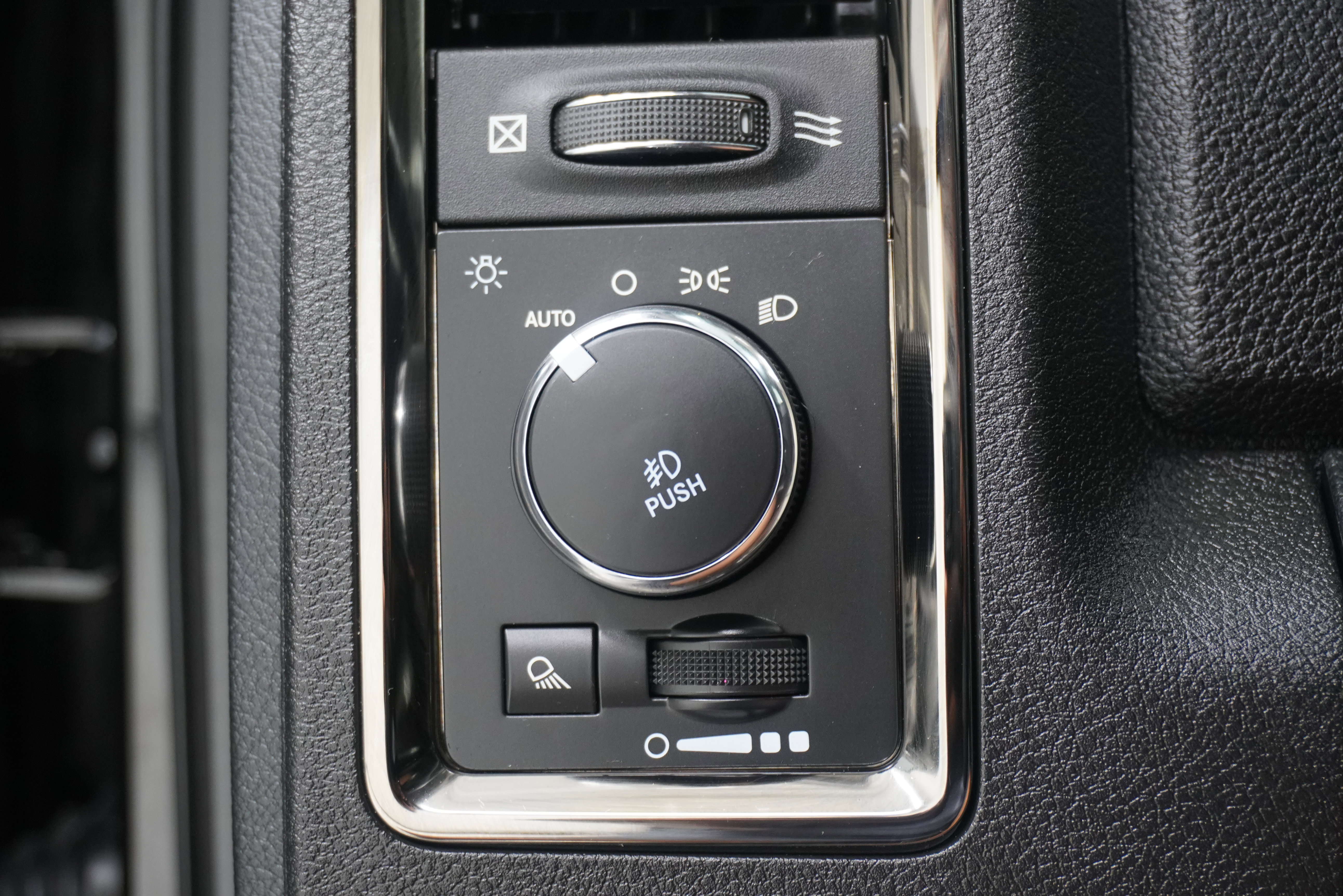 Used 2015 RAM 1500 Sport w/ Convenience Group RWD image 23