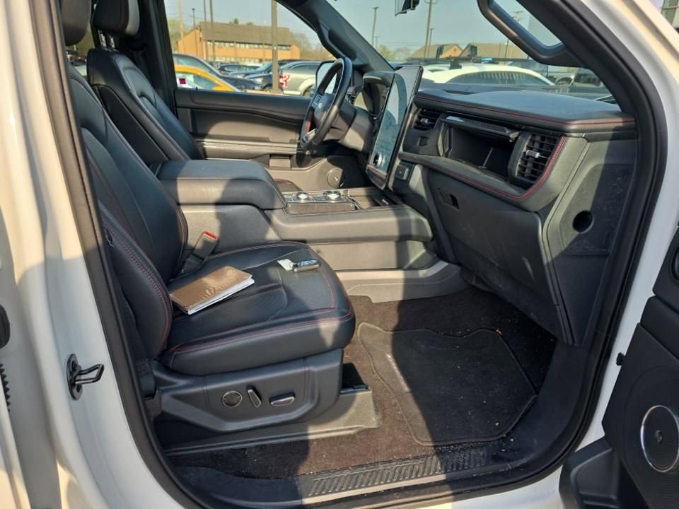 Used 2022 Ford Expedition Max Limited image 9