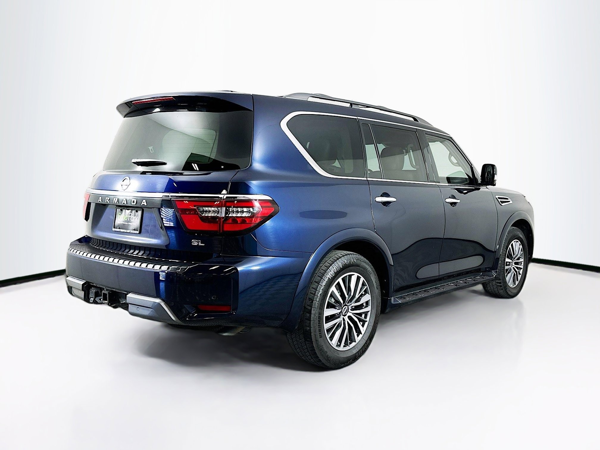 Used 2022 Nissan Armada SL w/ Captain's Chairs Package AWD/4WD image 9