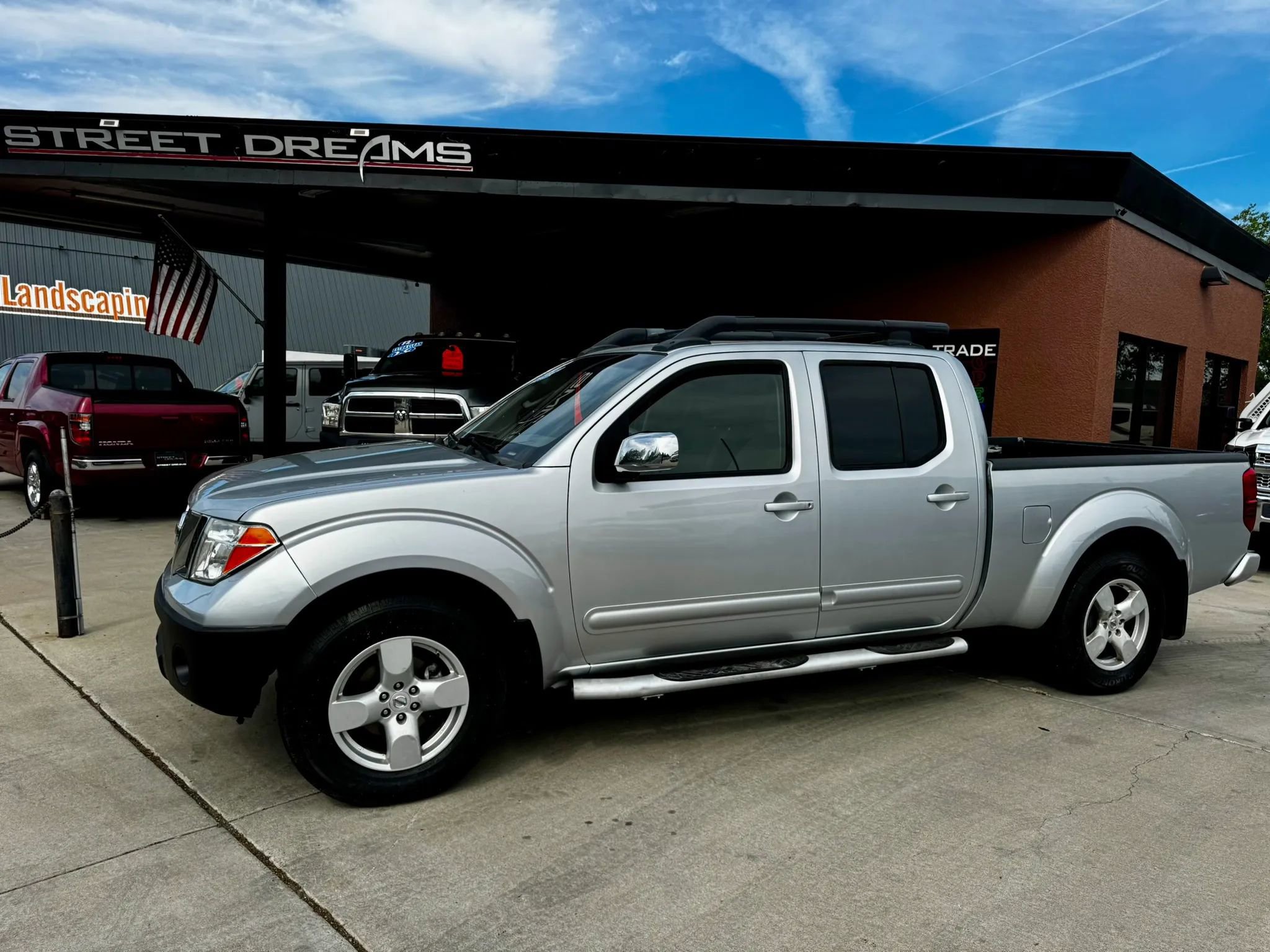 Used 2007 Nissan Frontier LE RWD image 1